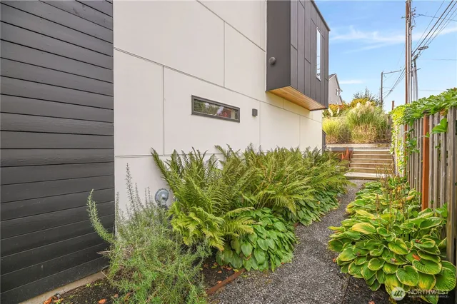 $1,300,000 | 13001 40th Avenue South, Tukwila, WA 98168