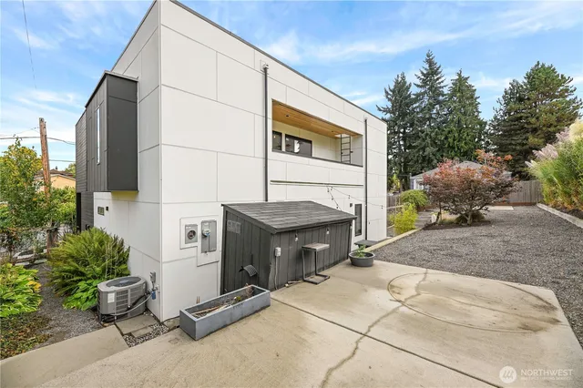 $1,300,000 | 13001 40th Avenue South, Tukwila, WA 98168