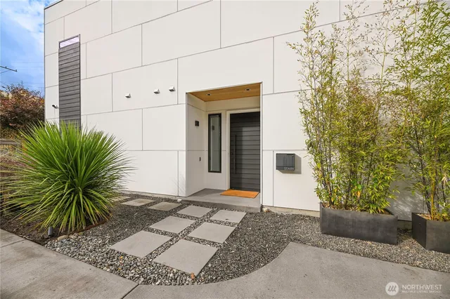 $1,300,000 | 13001 40th Avenue South, Tukwila, WA 98168