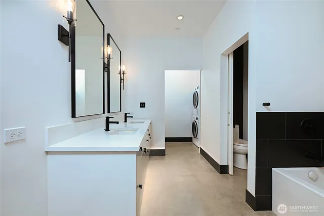 $1,300,000 | 13001 40th Avenue South, Tukwila, WA 98168