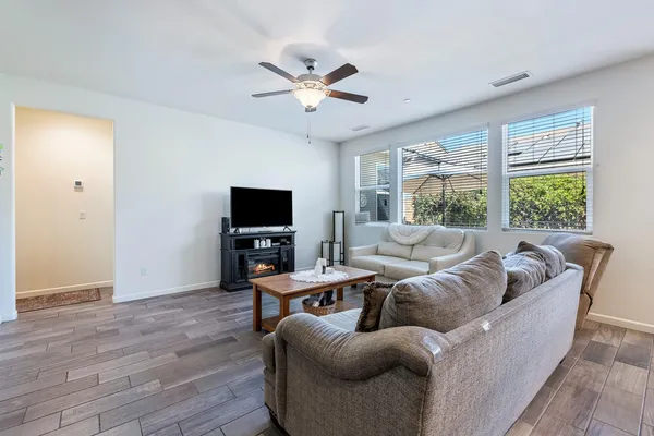 $465,000 | 2459 Lombard Lane, Clovis, CA 93619