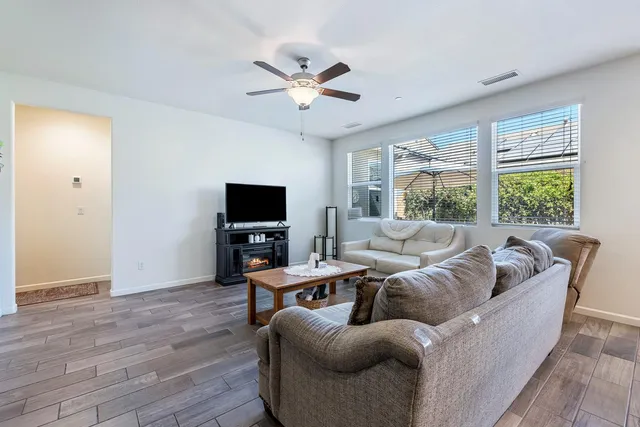 $479,000 | 2459 Lombard Lane, Clovis, CA 93619