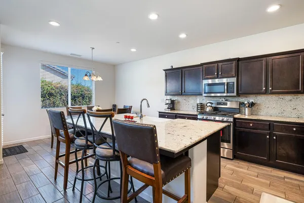 $465,000 | 2459 Lombard Lane, Clovis, CA 93619