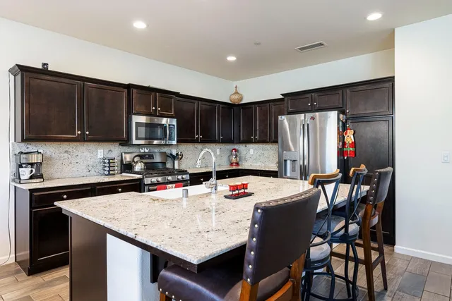 $479,000 | 2459 Lombard Lane, Clovis, CA 93619