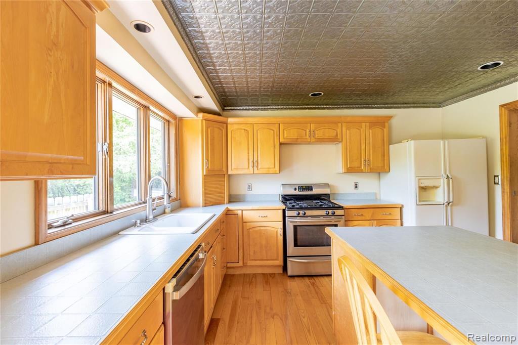 8443 Bridge Road Grosse Ile, MI 48138 - Photo 16 of 33