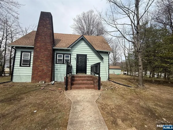 $799,000 | 131 West Ramapo Avenue, Mahwah, NJ 07430