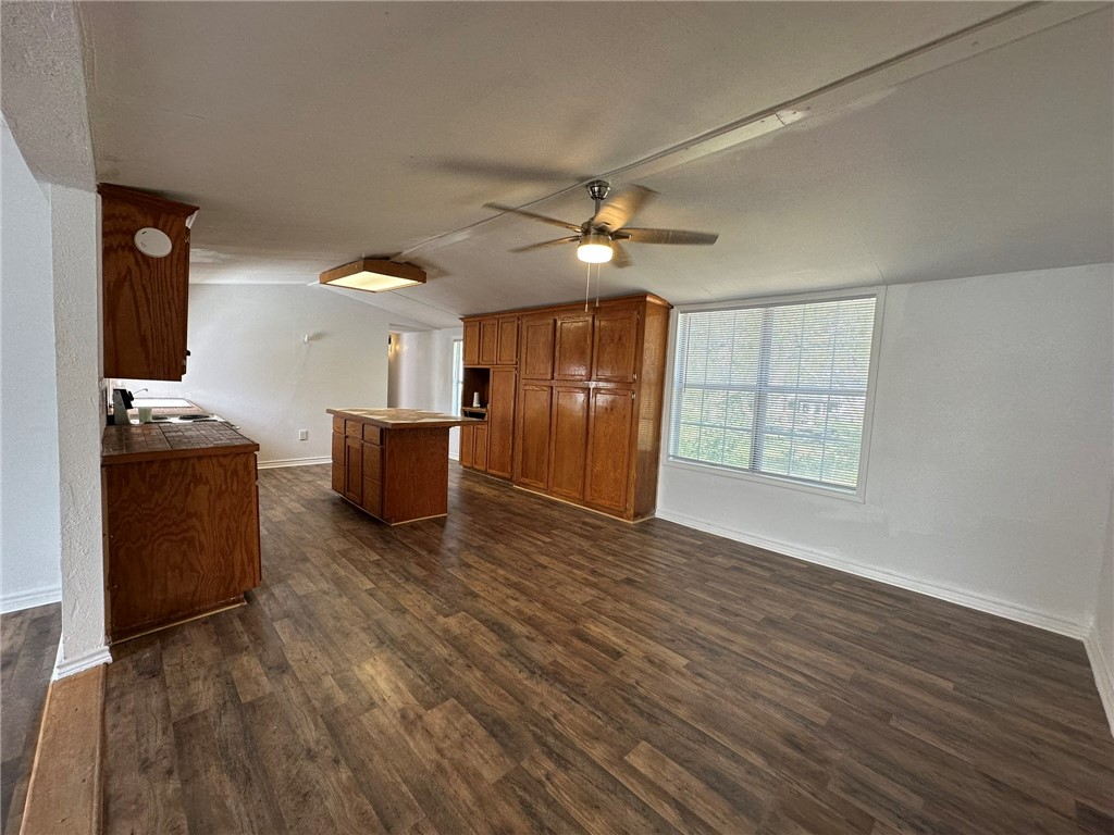 470 Hailey Road Rockport, TX 78382 - Photo 3 of 16