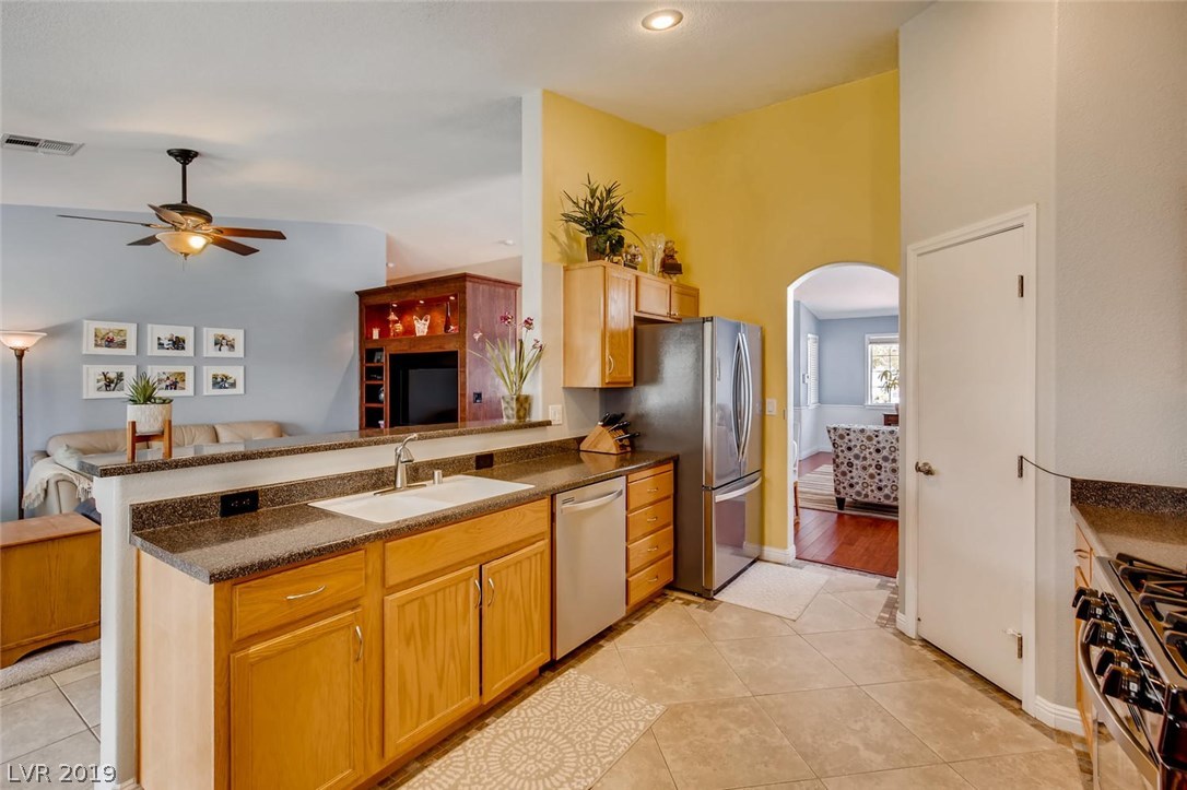 1075 Pennyfeather Road Henderson, NV 89015 - Photo 11 of 29 Gallery Image 11