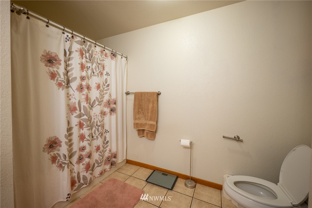 7514 191st Avenue Southwest Rochester, WA 98579 - Photo 15 of 39 a bathroom with a shower curtain