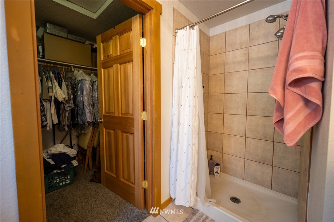 7514 191st Avenue Southwest Rochester, WA 98579 - Photo 21 of 39 a bathroom with a shower and a tub