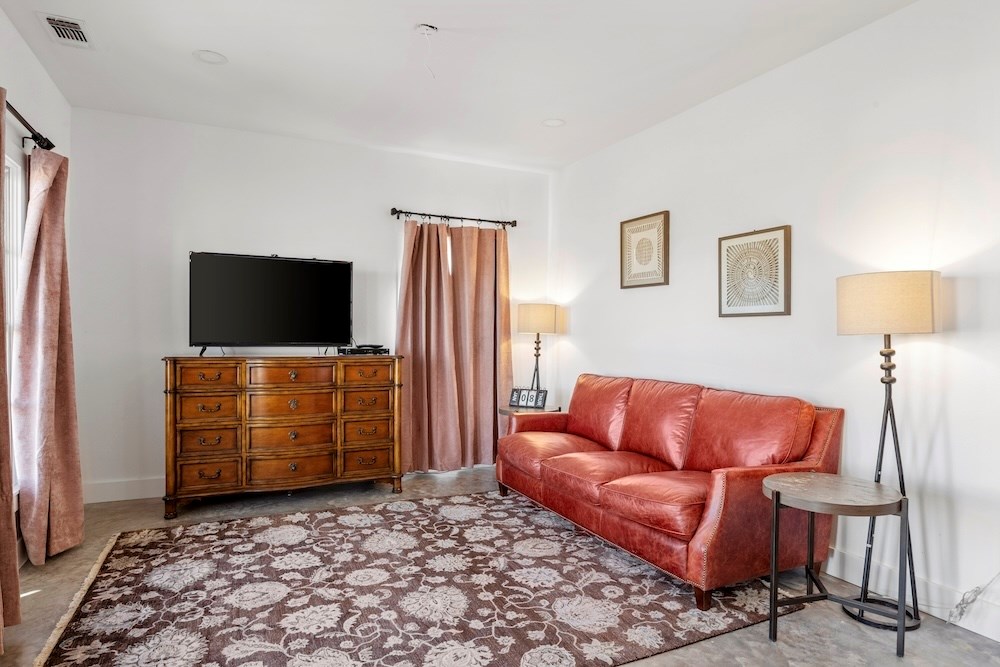 1410 Grapetown Road Fredericksburg, TX 78624 - Photo 41 of 60 a living room with furniture and a flat screen tv
