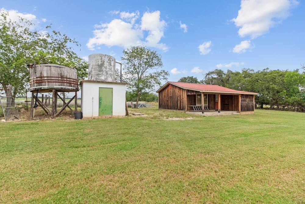 1410 Grapetown Road Fredericksburg, TX 78624 - Photo 59 of 60 a front view of a house with a garden
