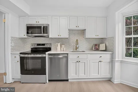 $799,999 | 7623 Heatherton Lane, Potomac, MD 20854