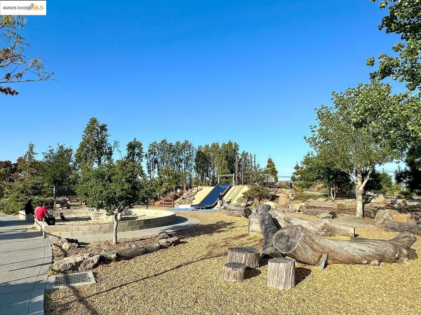 325 Kitty Hawk Road, Unit 207 Alameda, CA 94501 - Photo 29 of 43 a view of the terrace with seating space