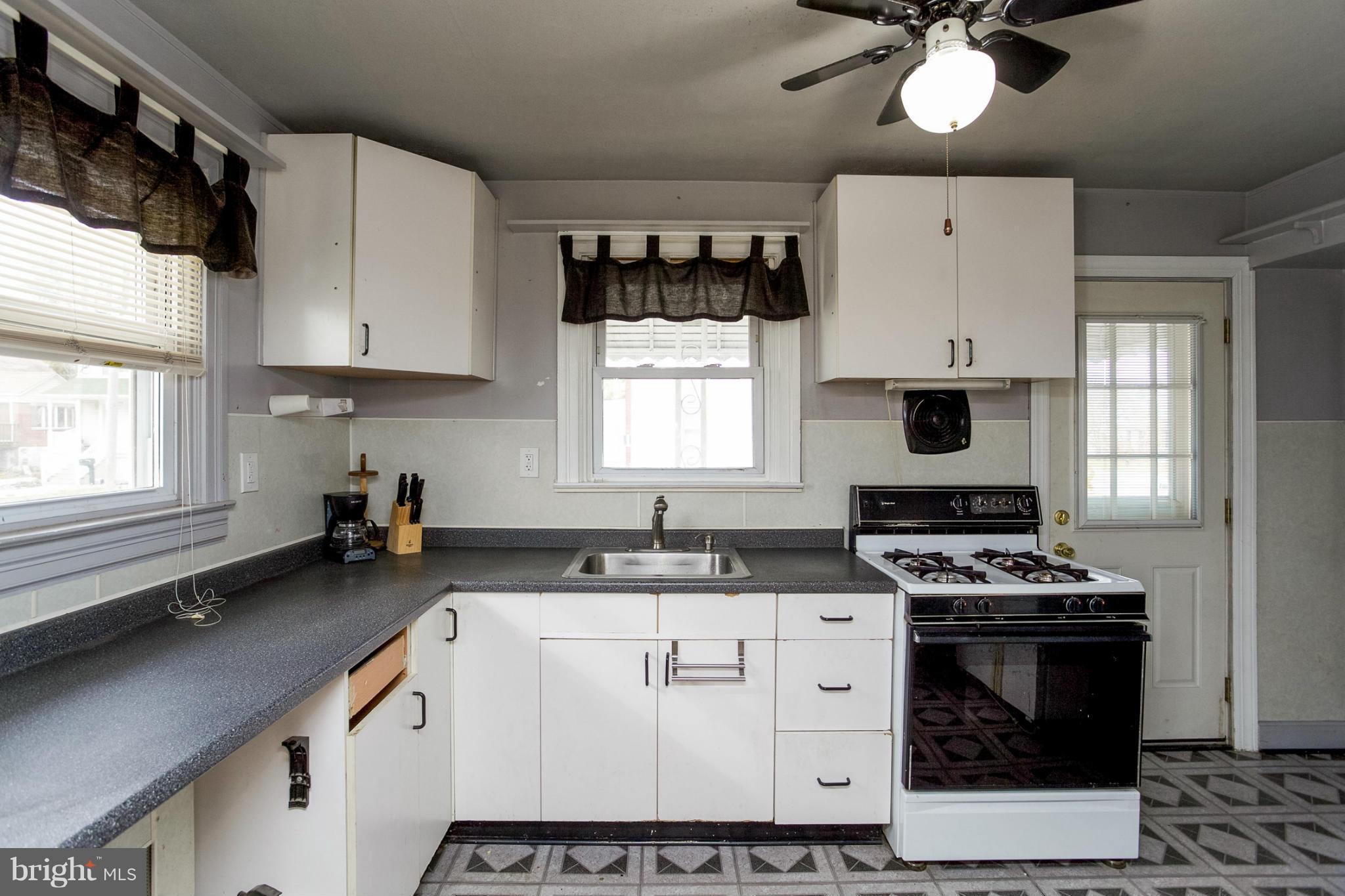 6601 North Point Road Baltimore, MD 21219 - Photo 12 of 30 Kitchen
