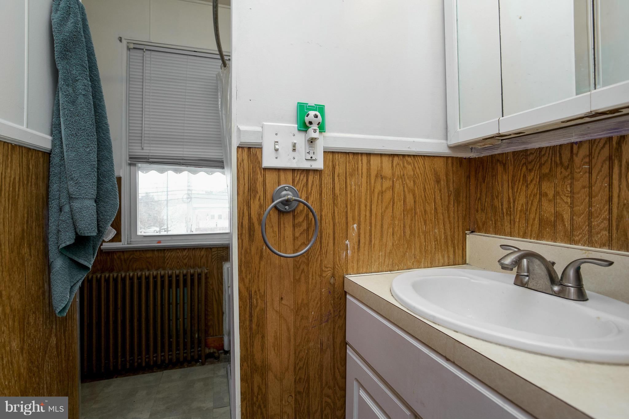 6601 North Point Road Baltimore, MD 21219 - Photo 17 of 30 Bath