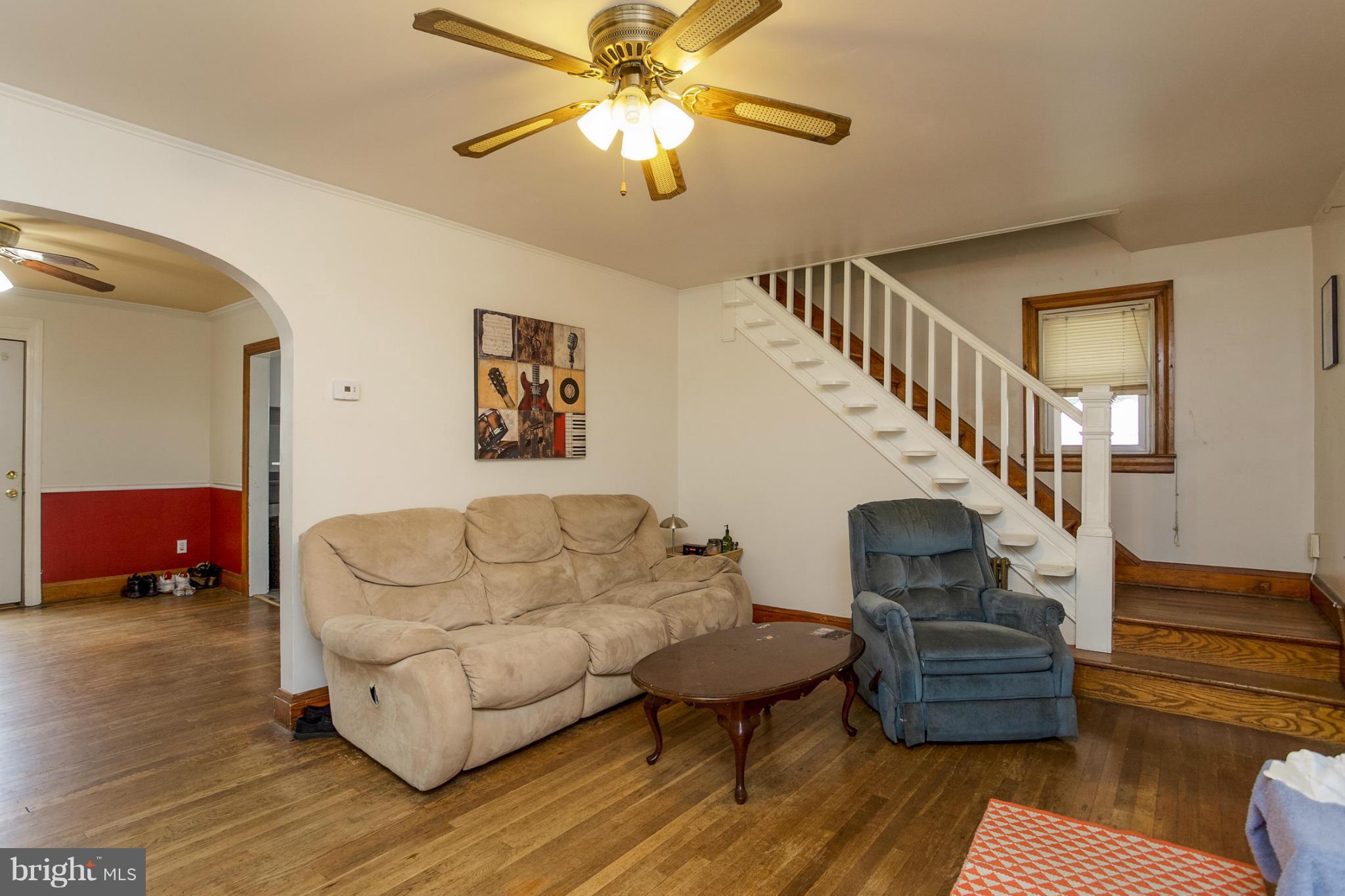 6601 North Point Road Baltimore, MD 21219 - Photo 9 of 30 Living Room