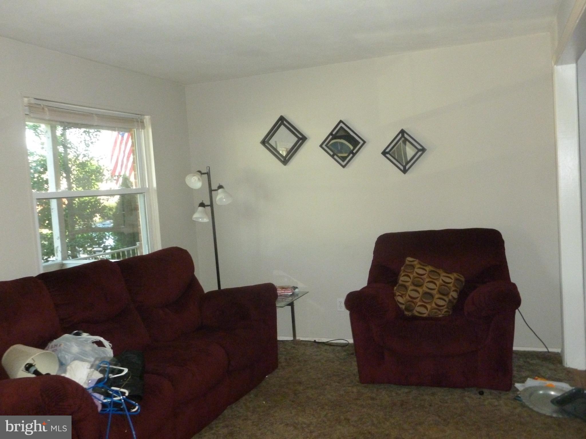 506 Old Home Road Baltimore, MD 21206 - Photo 3 of 16 Living Room