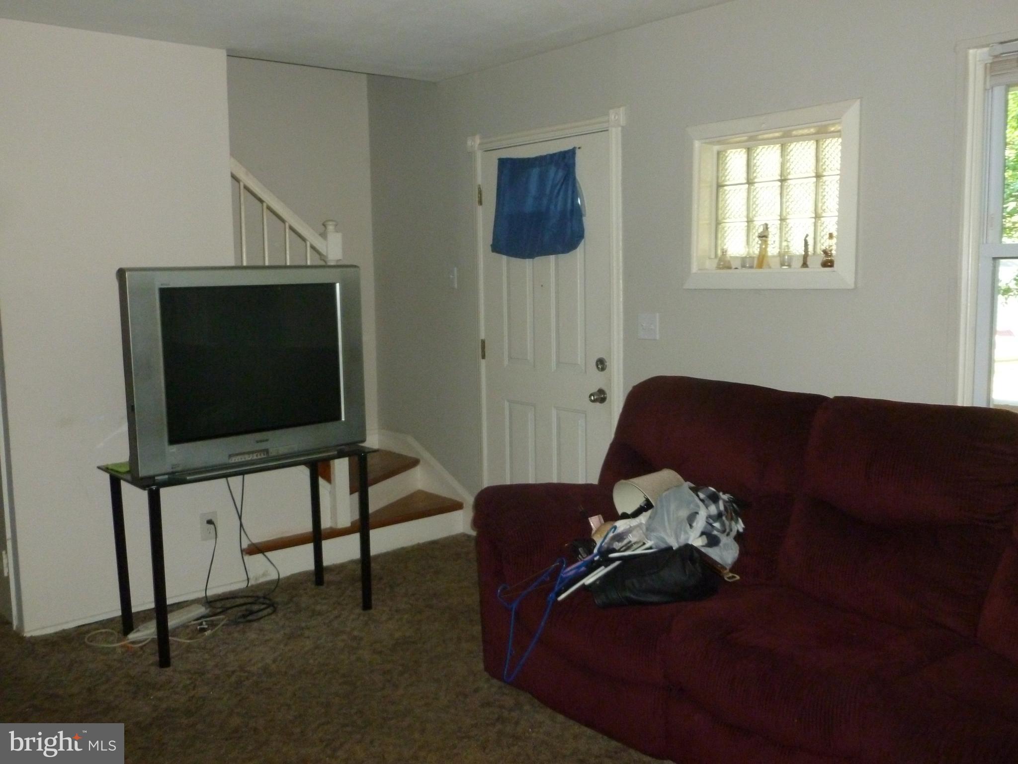 506 Old Home Road Baltimore, MD 21206 - Photo 4 of 16 Living Room