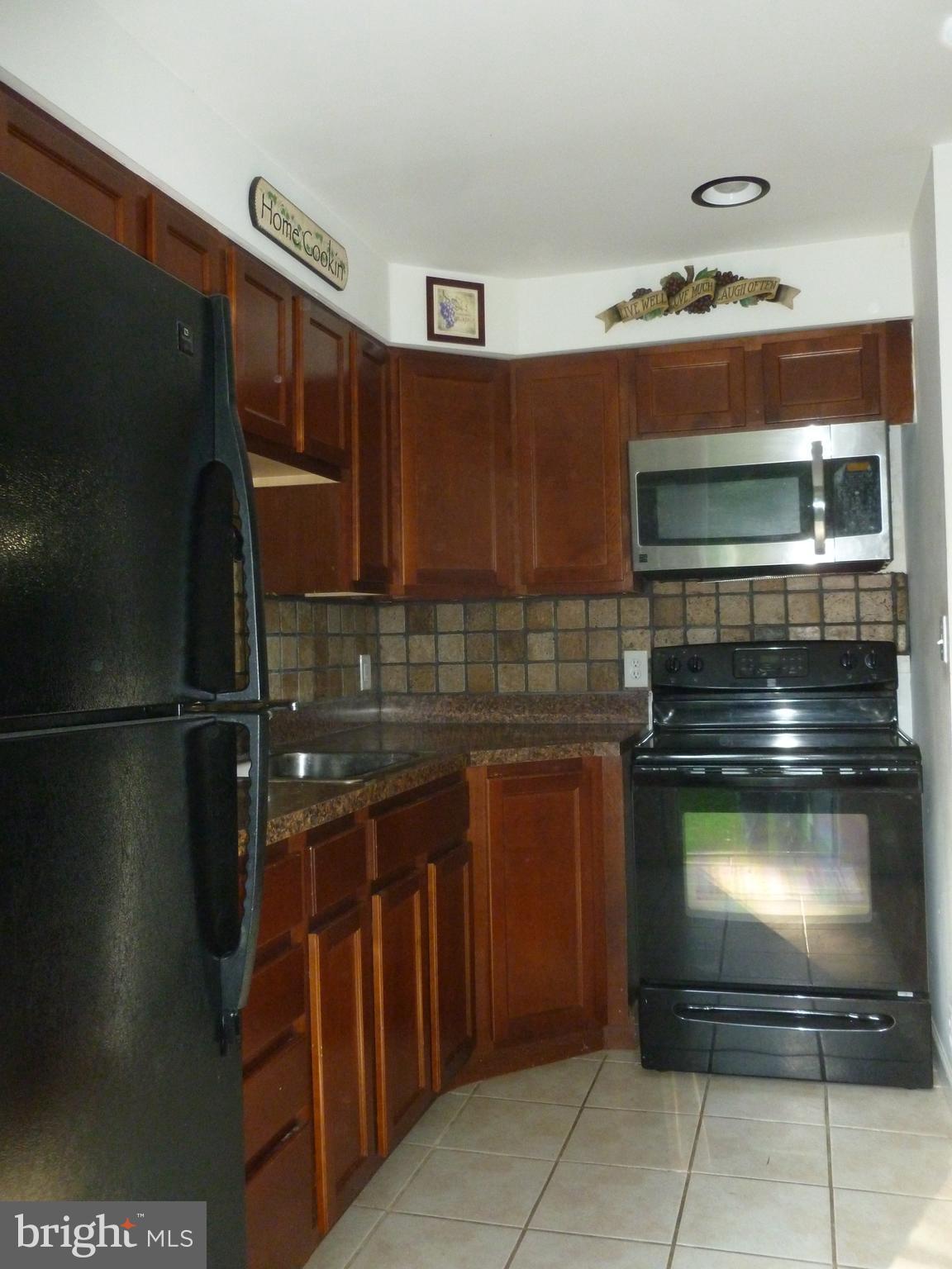 506 Old Home Road Baltimore, MD 21206 - Photo 8 of 16 Kitchen