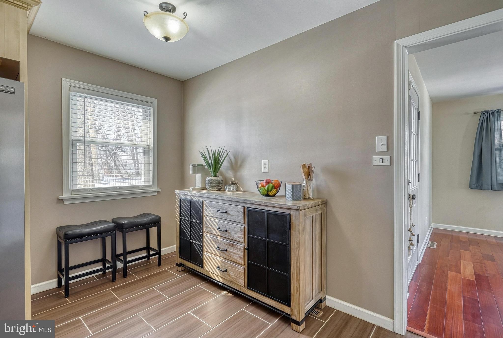 809 Flintlock Ridge Road Mechanicsburg, PA 17055 - Photo 12 of 46 a room with furniture and window