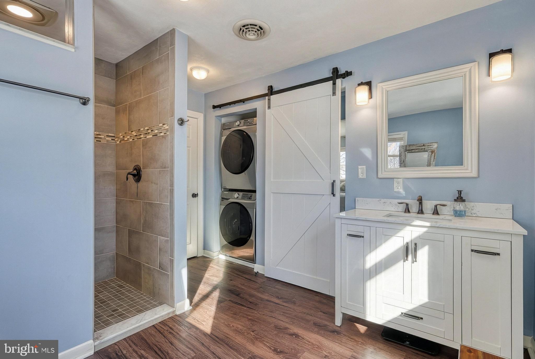 809 Flintlock Ridge Road Mechanicsburg, PA 17055 - Photo 22 of 46 a bathroom with a sink and a mirror