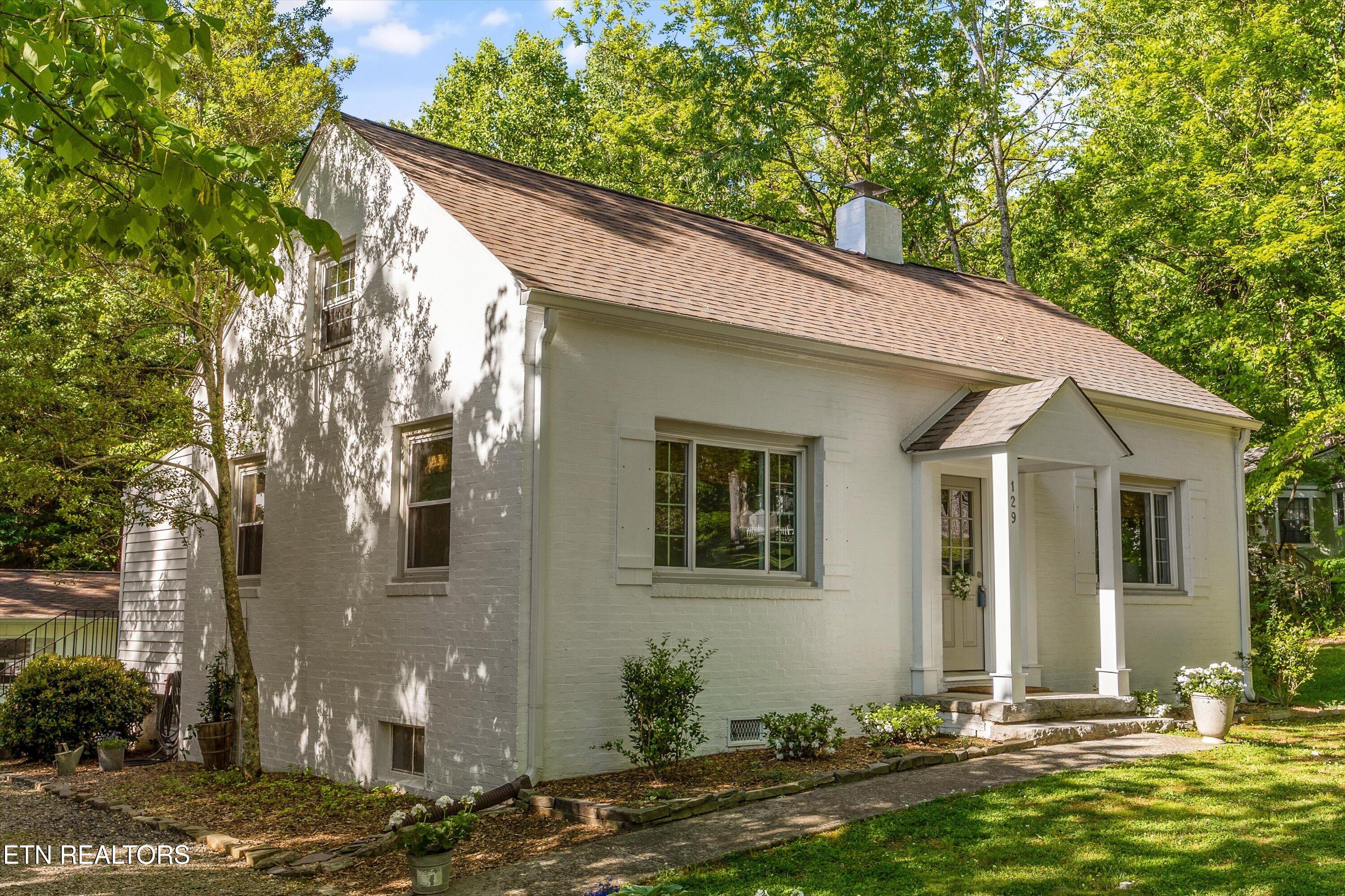 FRONT OF HOUSE