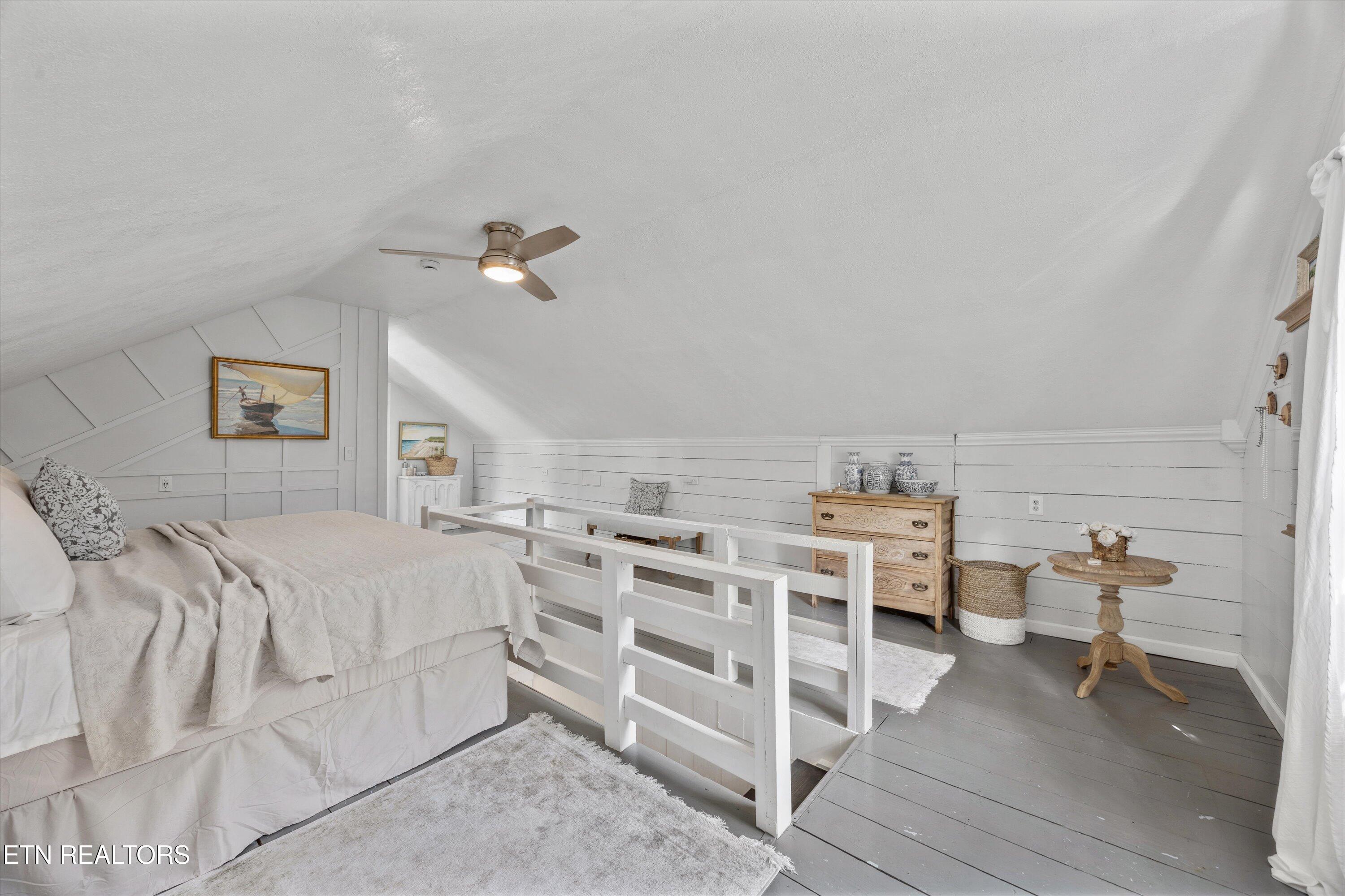 129 West Norris Road Norris, TN 37828 - Photo 16 of 43 PRIMARY SUITE