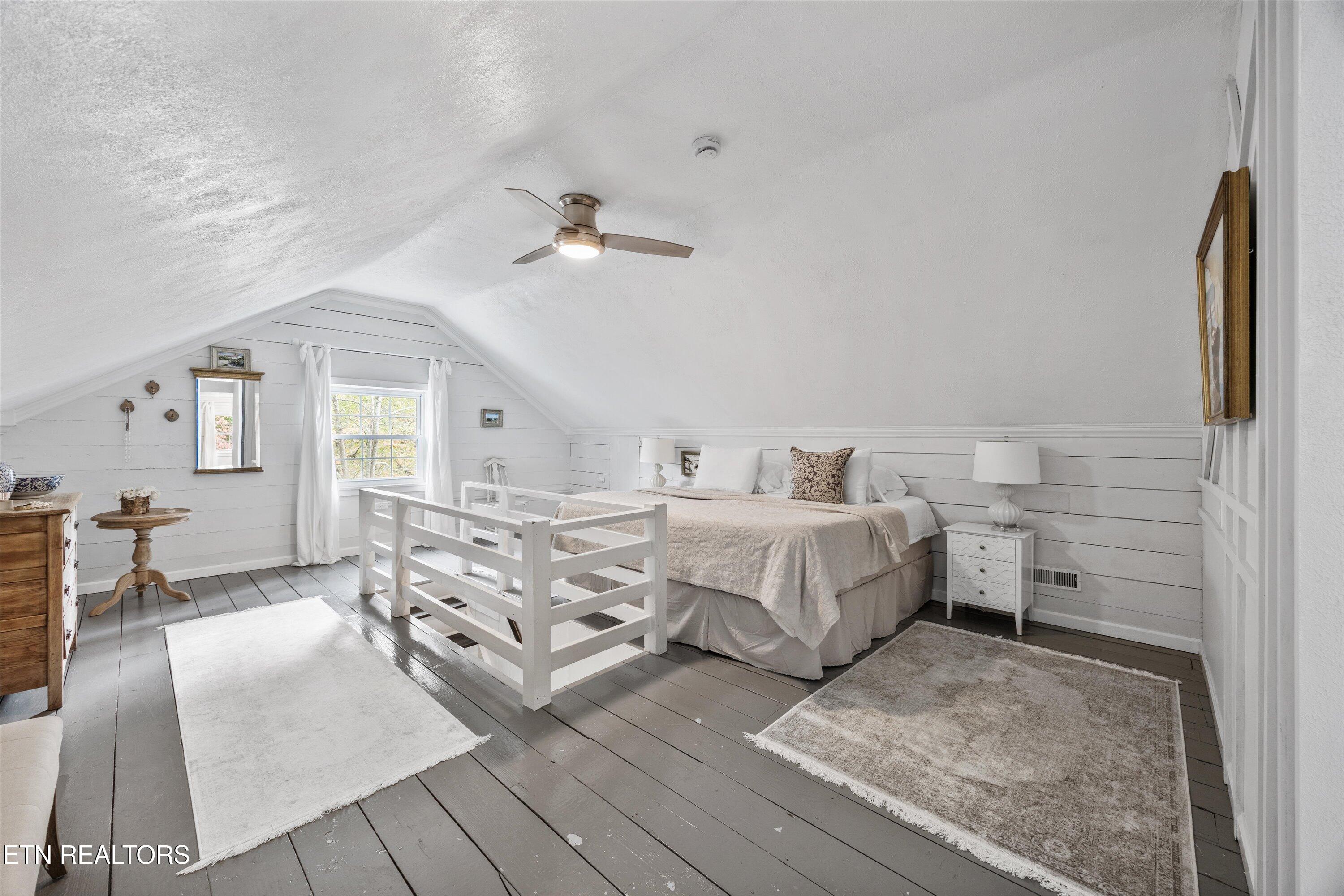 129 West Norris Road Norris, TN 37828 - Photo 17 of 43 PRIMARY SUITE 1