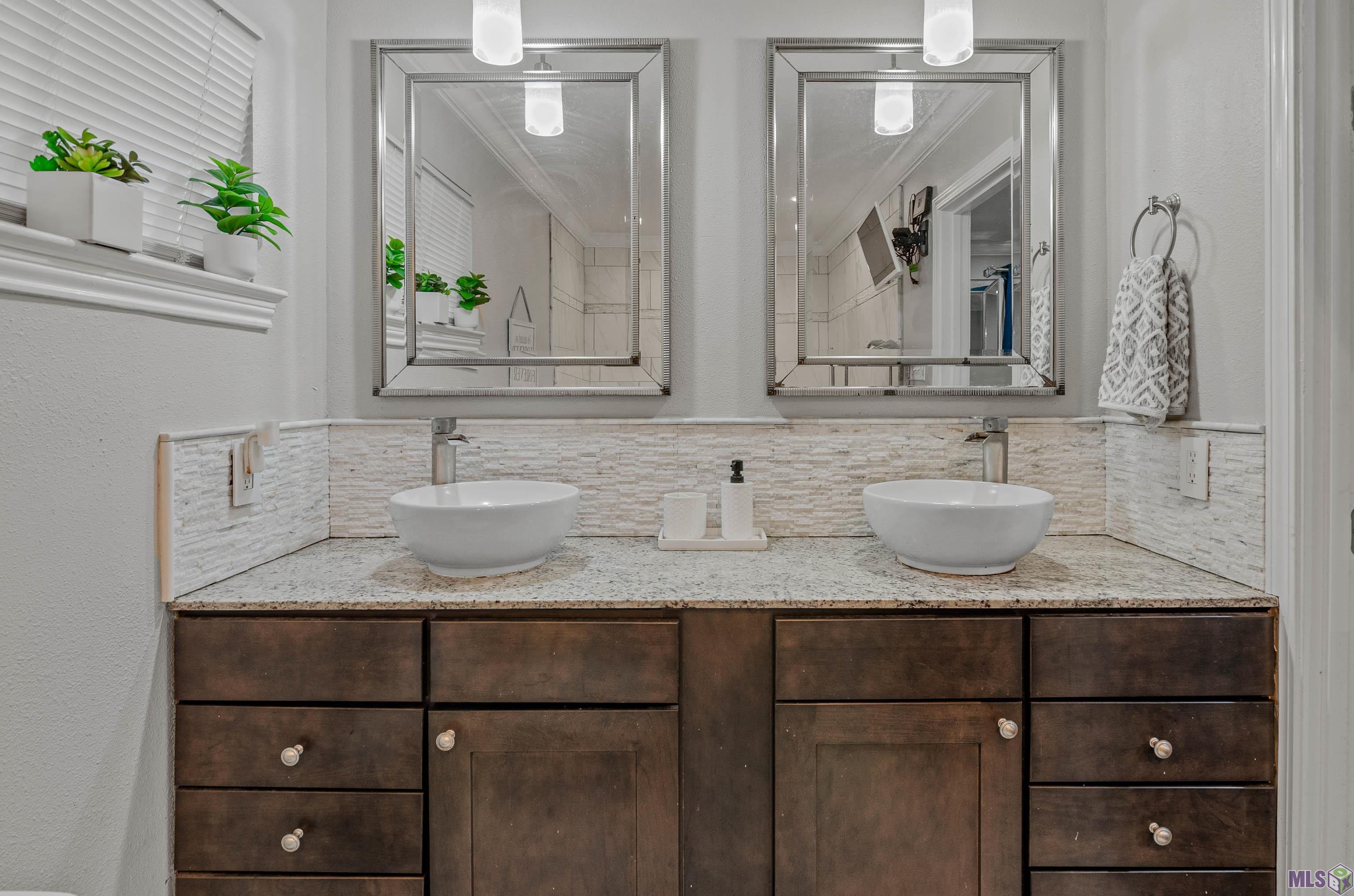 12379 Fairhaven Drive Baton Rouge, LA 70815 - Photo 11 of 24 Primary Bath