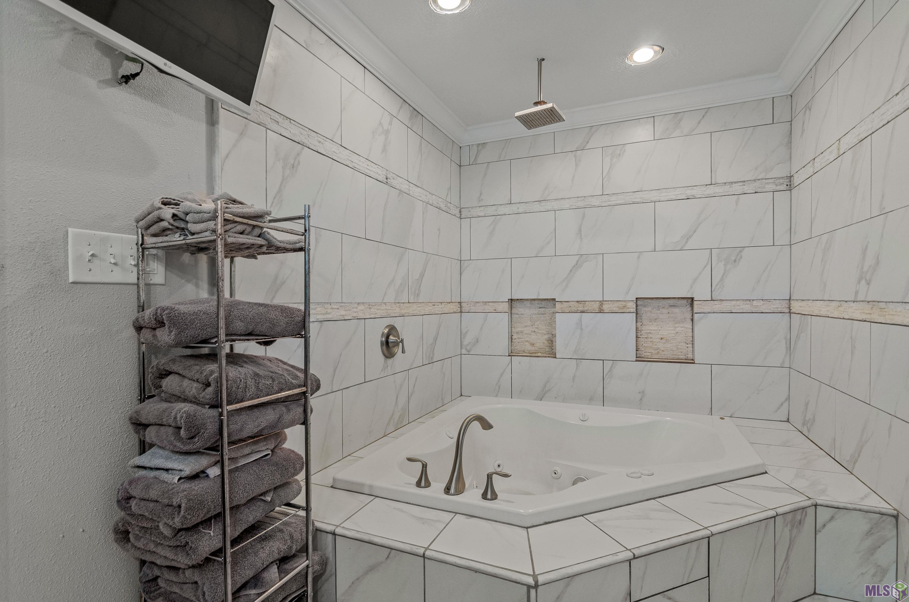 12379 Fairhaven Drive Baton Rouge, LA 70815 - Photo 12 of 24 Large Soaking Tub with Rain Shower Head