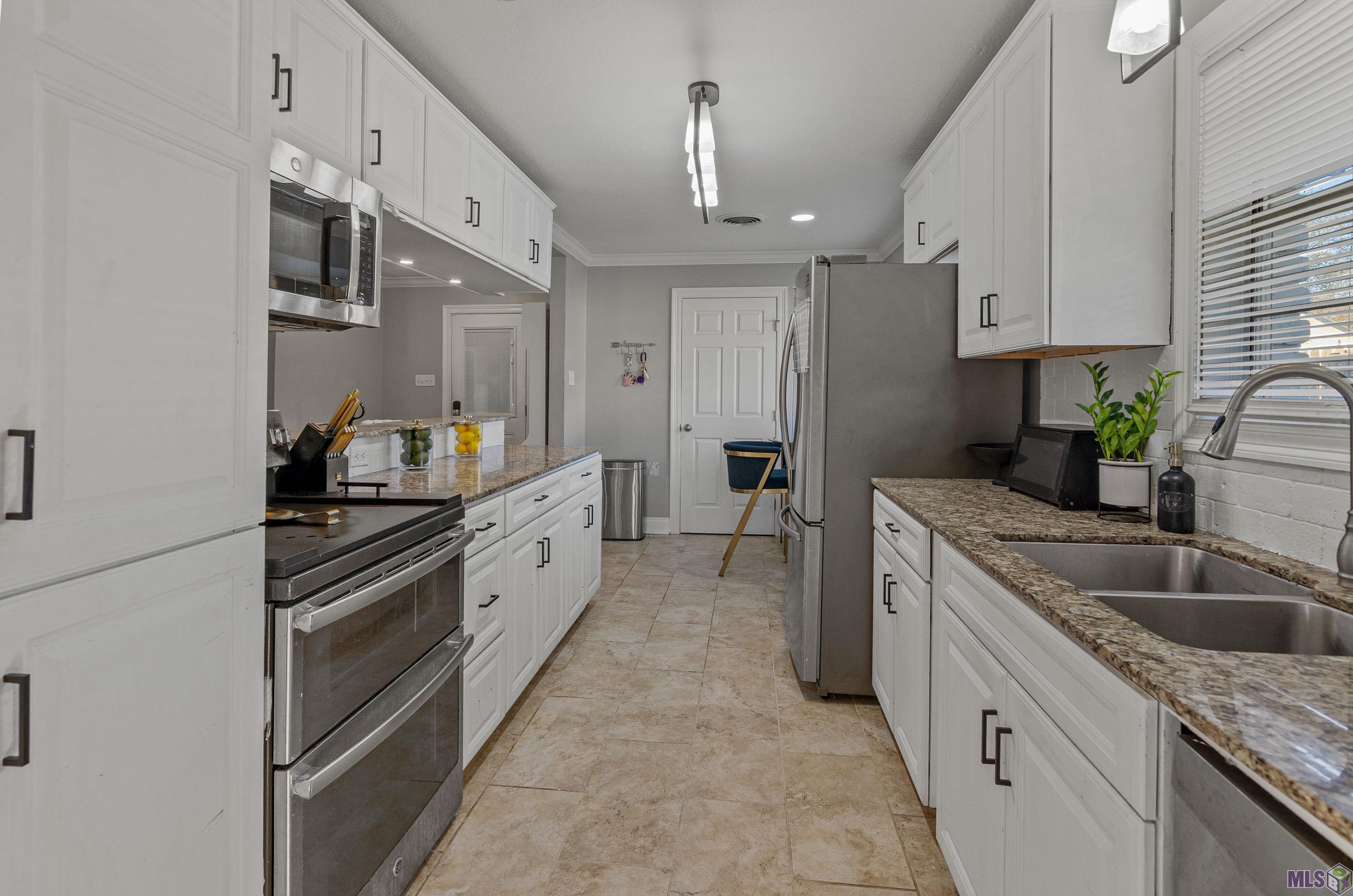 12379 Fairhaven Drive Baton Rouge, LA 70815 - Photo 2 of 24 Granite Countertops