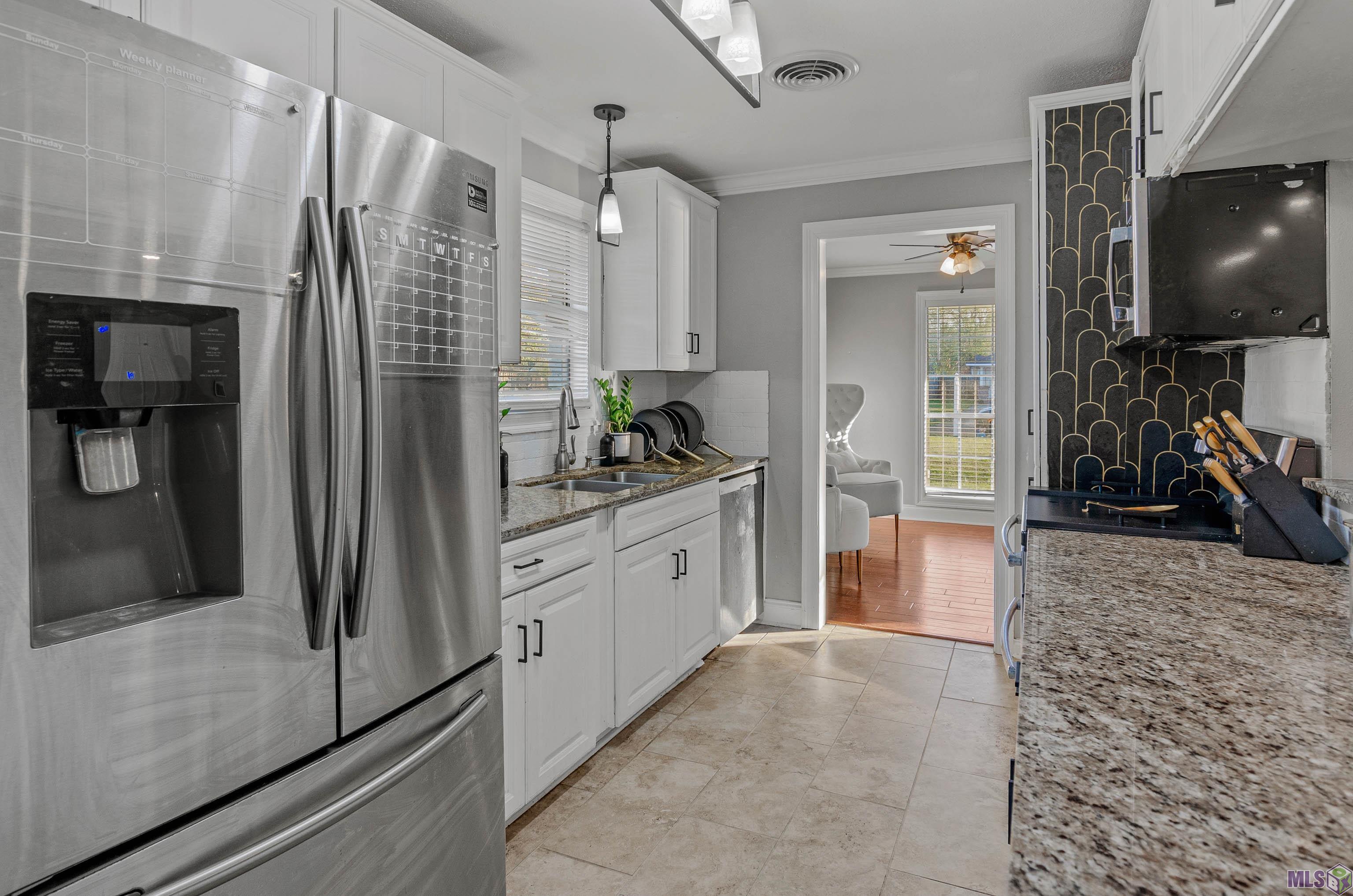 12379 Fairhaven Drive Baton Rouge, LA 70815 - Photo 6 of 24 Updated Kitchen