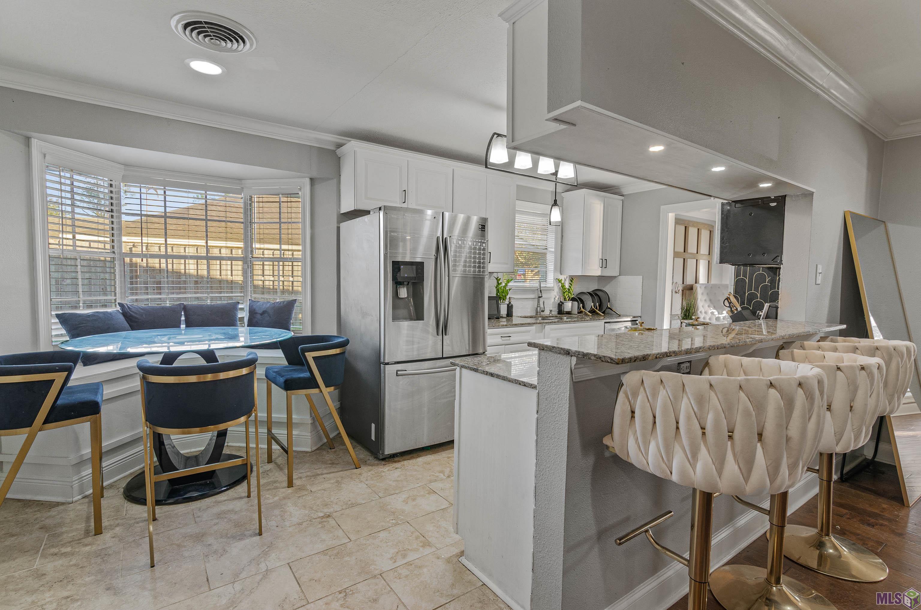 12379 Fairhaven Drive Baton Rouge, LA 70815 - Photo 7 of 24 Breakfast Room with Built-in Seating