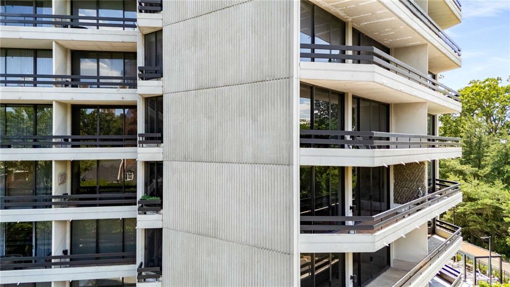 2660 Peachtree Road Northwest, Unit 16F Atlanta, GA 30305 - Photo 38 of 56 a view of the house with large windows