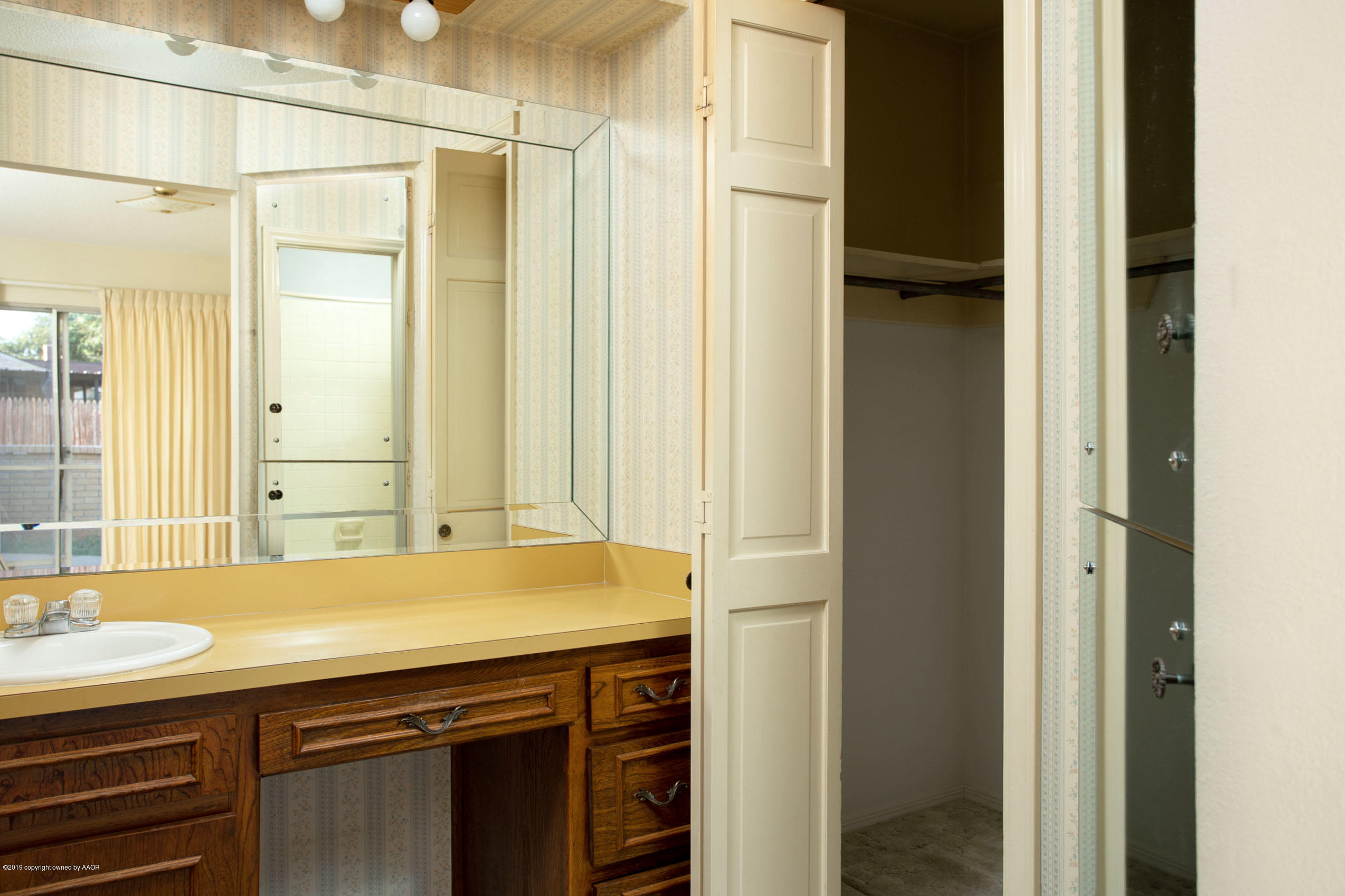 3806 Kingston Road Amarillo, TX 79109 - Photo 15 of 22 Master bath