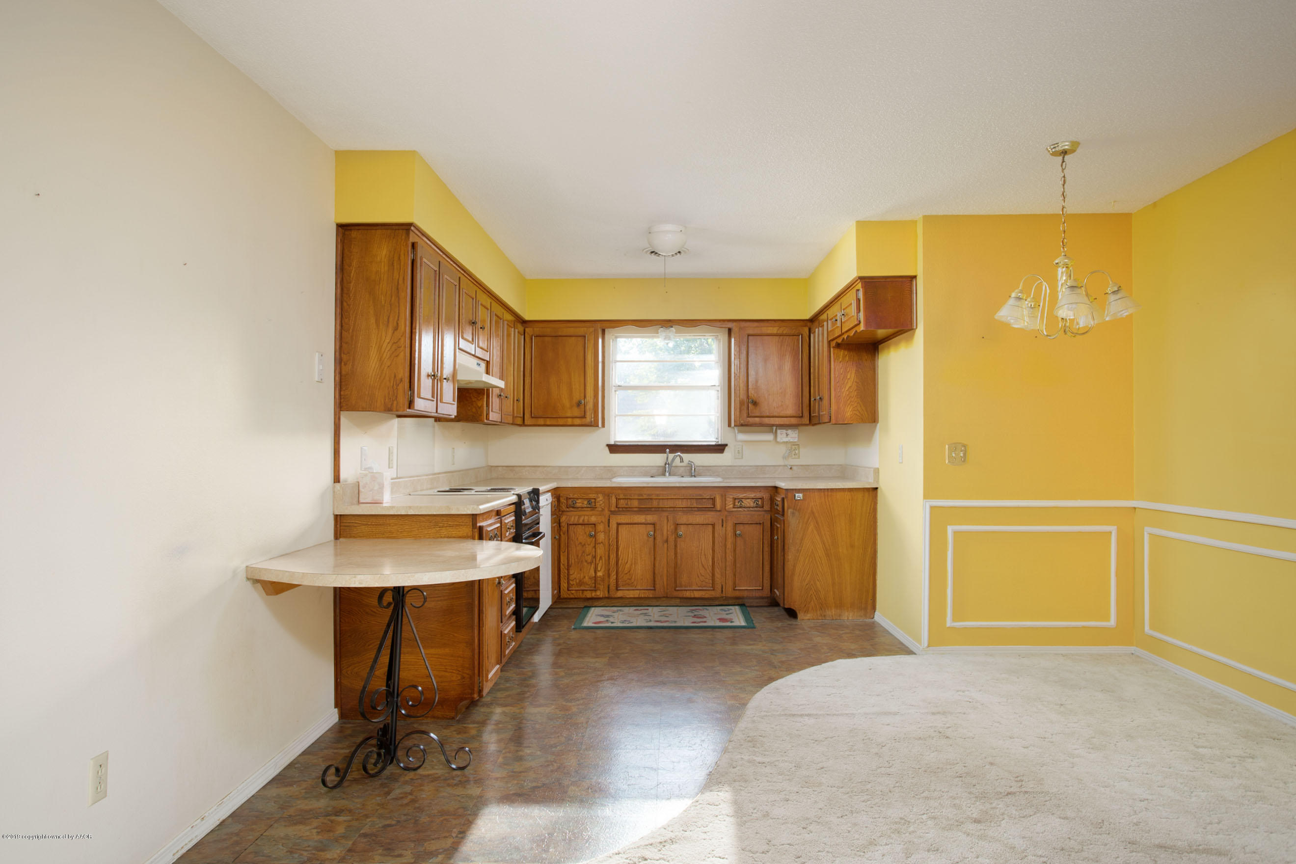 3806 Kingston Road Amarillo, TX 79109 - Photo 8 of 22 Eat in kitchen open to living