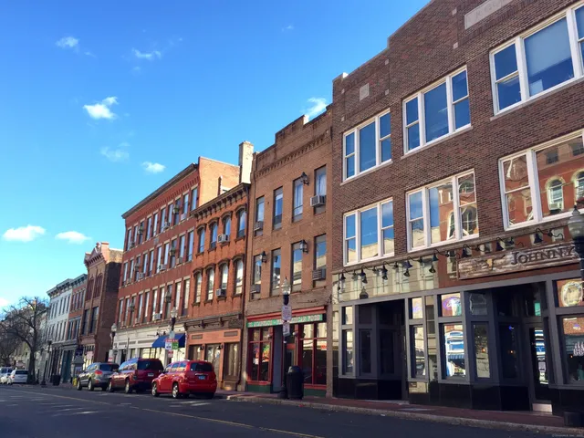 $1,745 | 94 Washington Street, Unit 18, Norwalk, CT 06854