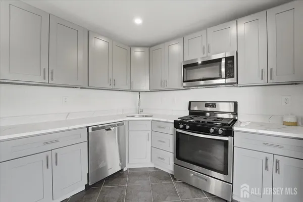 $499,900 | 63 Amberly Court, Franklin Park, NJ 08823