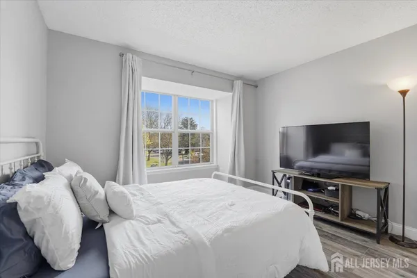 $499,900 | 63 Amberly Court, Franklin Park, NJ 08823