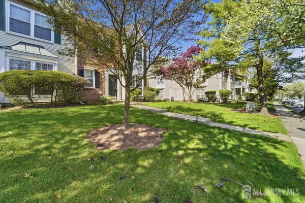 $499,900 | 63 Amberly Court, Franklin Park, NJ 08823