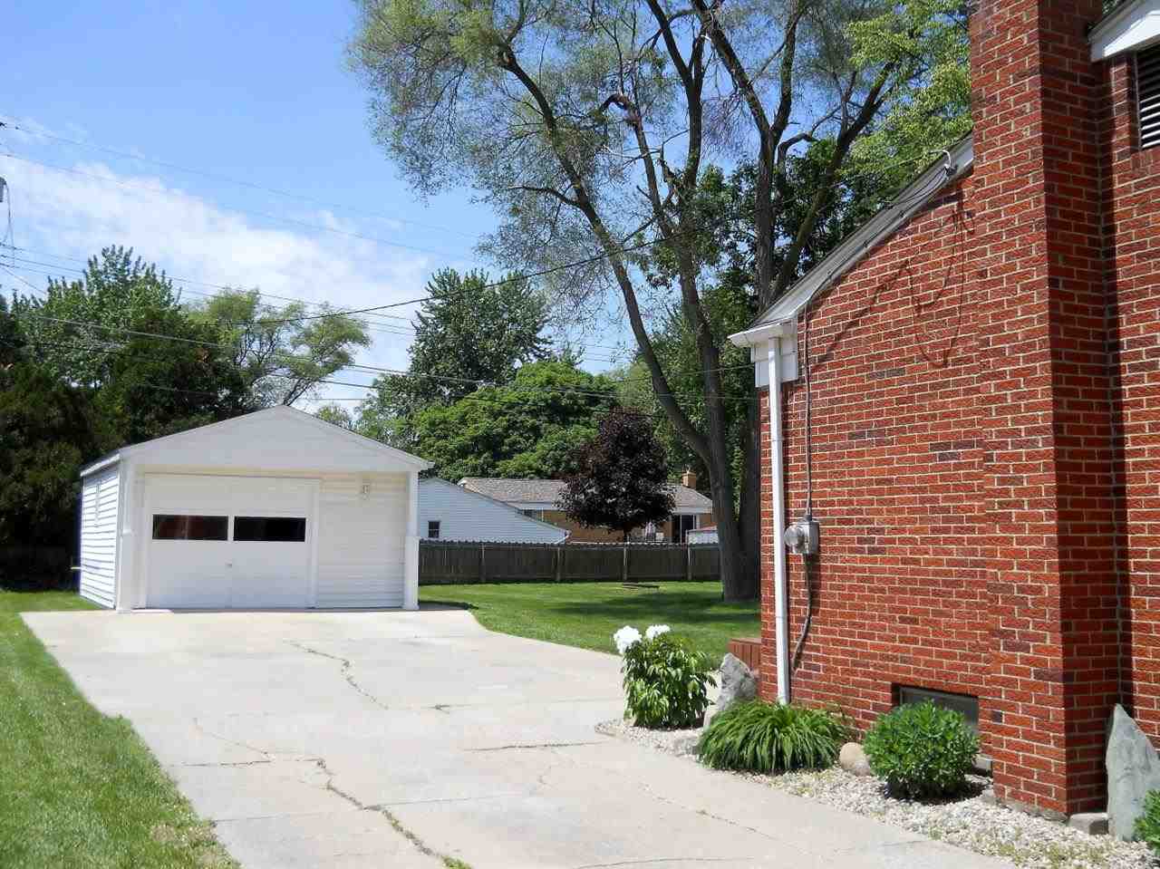 2313 Bock Road Saginaw, MI 48603 - Photo 4 of 15 31197000-3.JPG