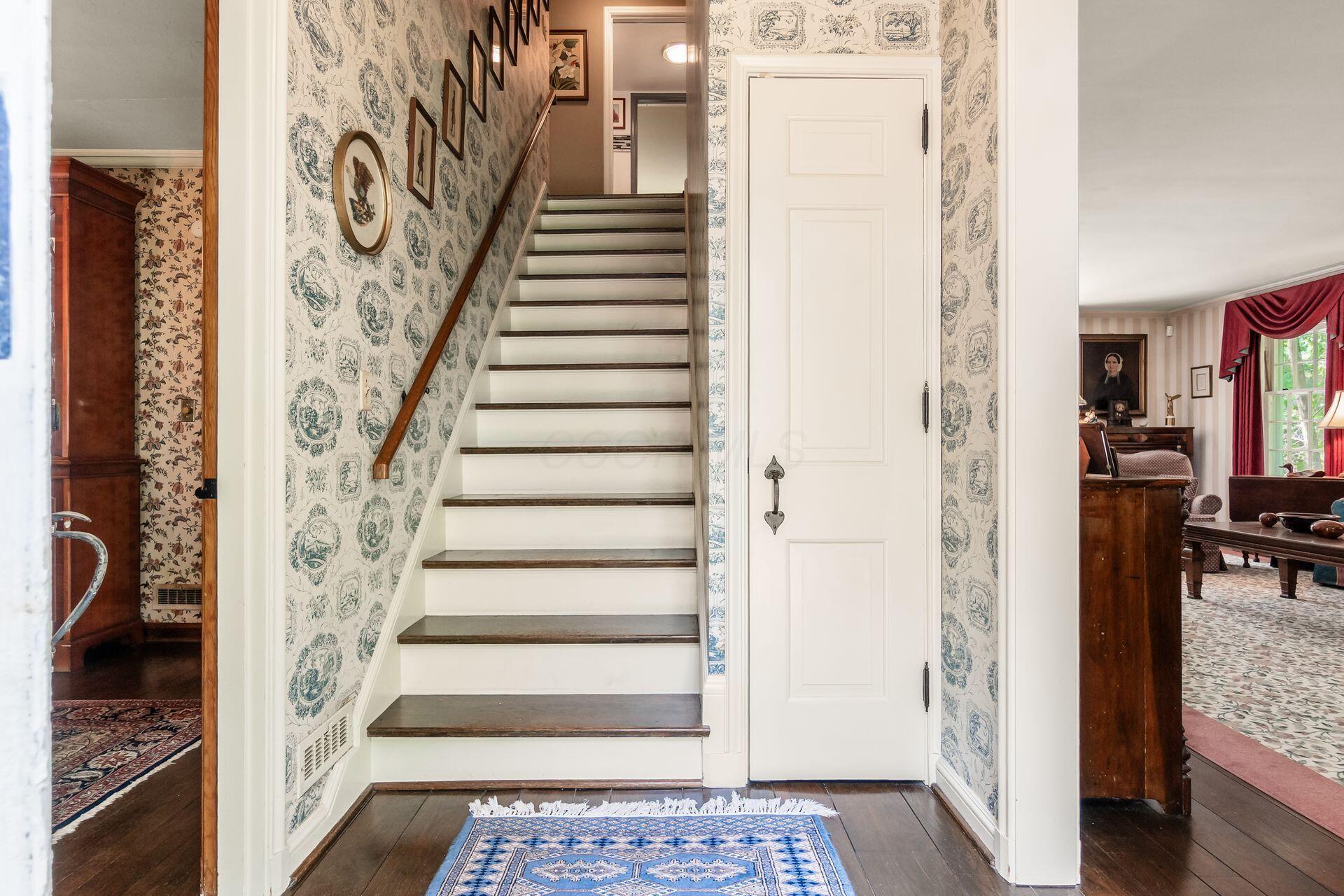 1085 Shady Lane Road Columbus, OH 43227 - Photo 10 of 121 Foyer