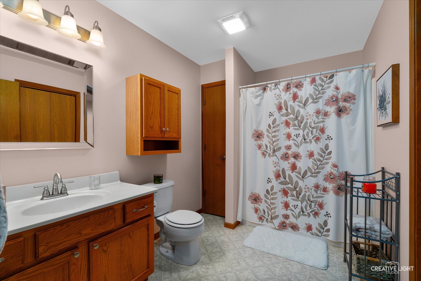 43 Juniper Drive North Aurora, IL 60542 - Photo 13 of 16 a bathroom with a toilet sink and shower curtain