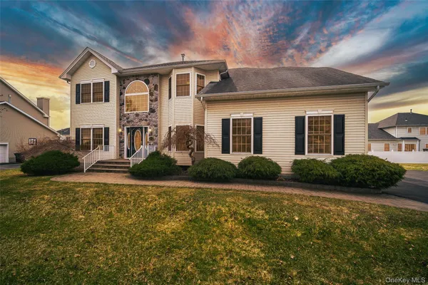 $810,000 | 2041 Independence Drive, New Windsor, NY 12553