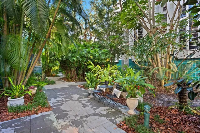 $679,615 | 4950 Bayshore Boulevard, Unit 13C, Tampa, FL 33611