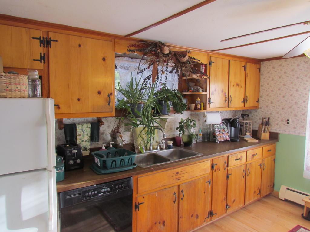 88 South Whitefield Road Whitefield, NH 03598 - Photo 6 of 11