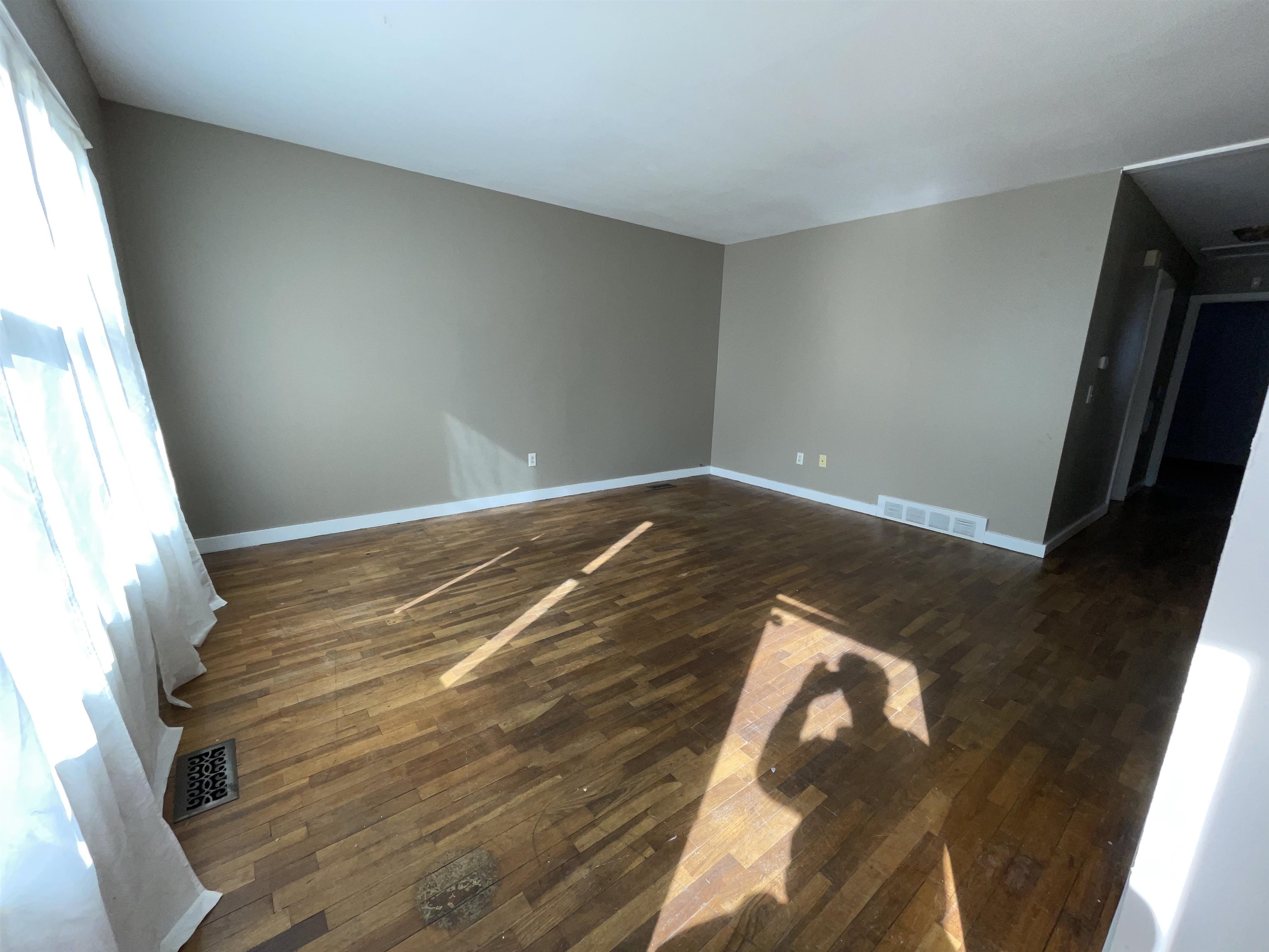 4125 Pengelly Road Flint, MI 48507 - Photo 2 of 10 50133191-fdbf2856-7883-4767-8ddf-1ce7b9fa5724.JPG
