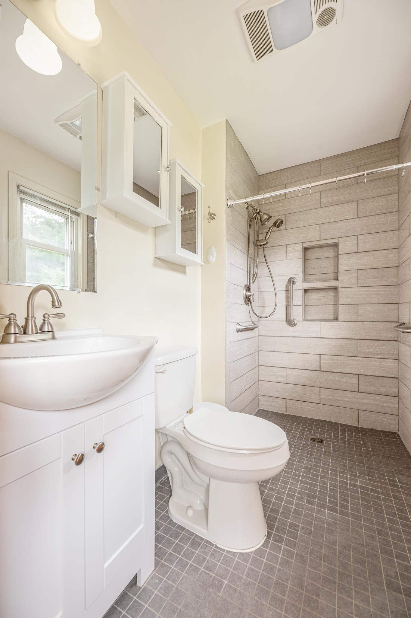 2721 Blue Ridge Lane Traverse City, MI 49685 - Photo 34 of 47 1915695-33.JPG