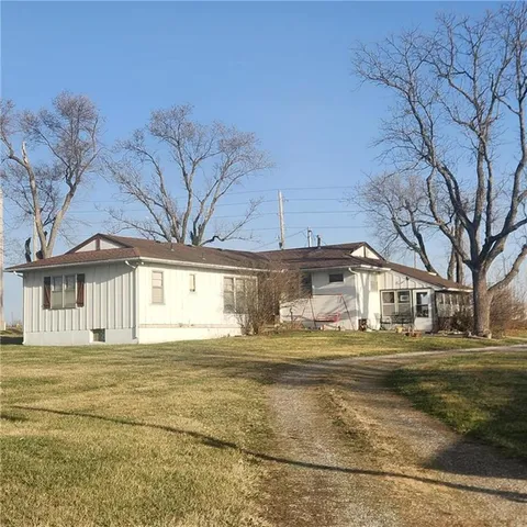 $5,500,000 | 1101 East Walnut Street, Raymore, MO 64083